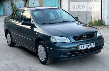 Седан Opel Astra 2004 в Киеве