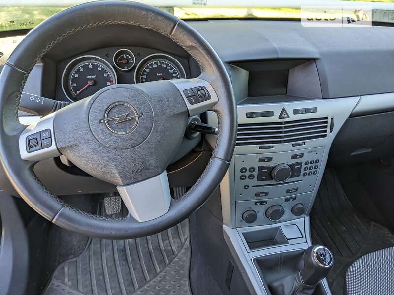Універсал Opel Astra 2009 в Вараші