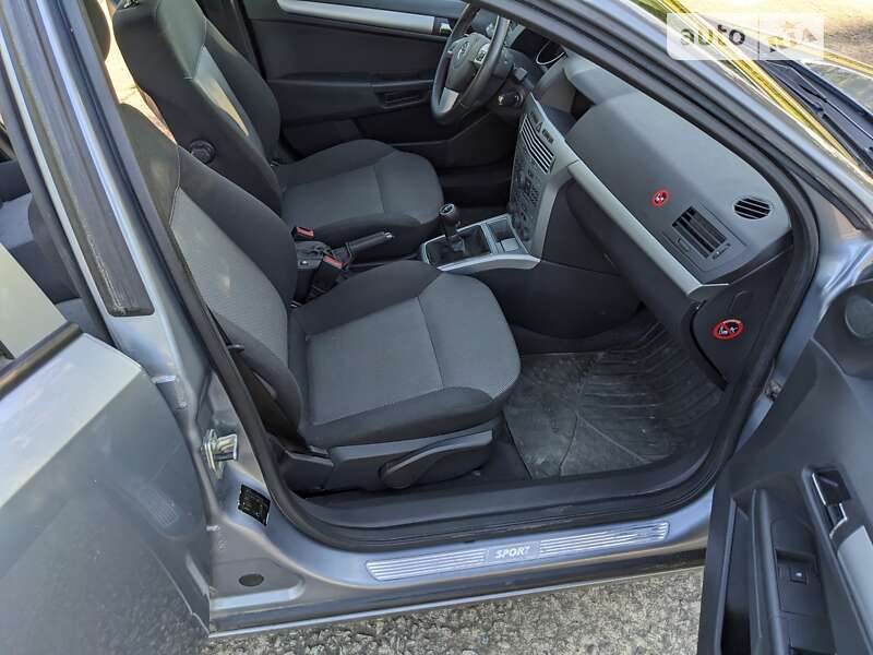 Універсал Opel Astra 2009 в Вараші