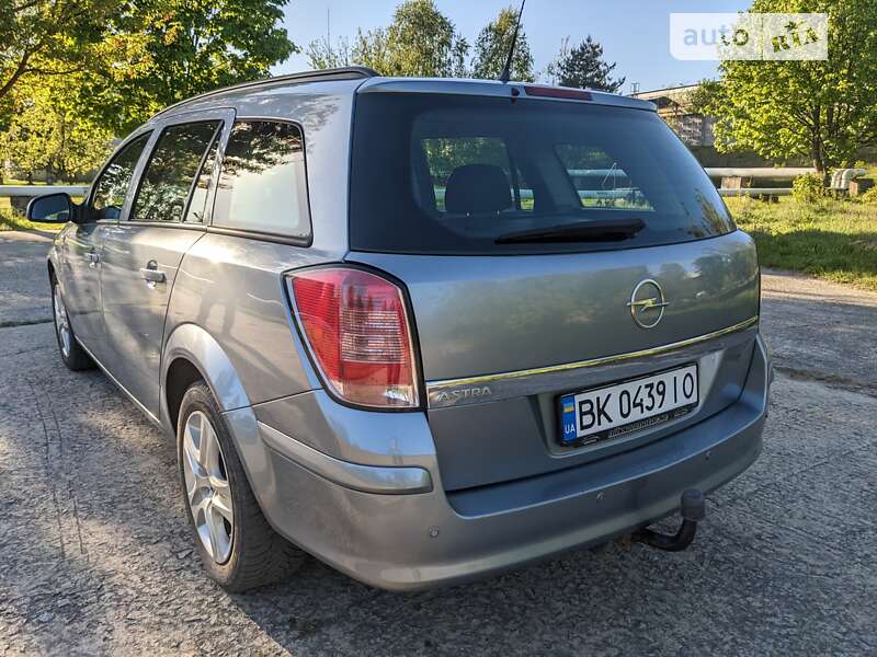Універсал Opel Astra 2009 в Вараші