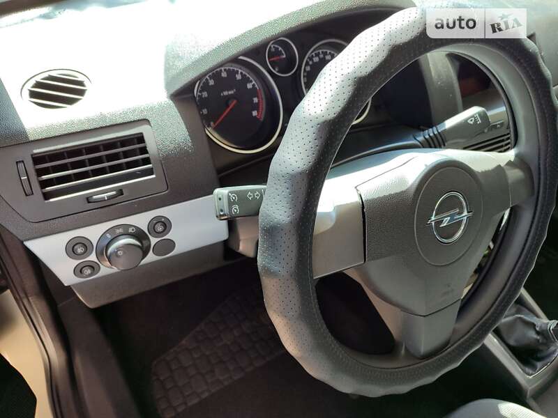 Універсал Opel Astra 2005 в Бершаді