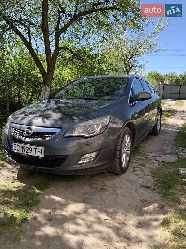 Універсал Opel Astra 2012 в Львові