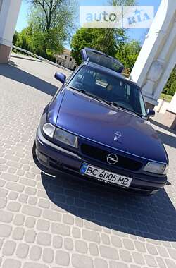 Универсал Opel Astra 1997 в Остроге