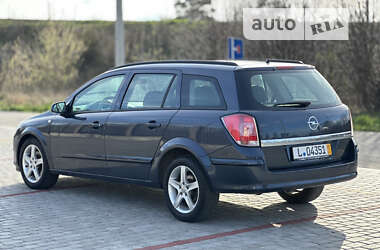 Универсал Opel Astra 2006 в Староконстантинове