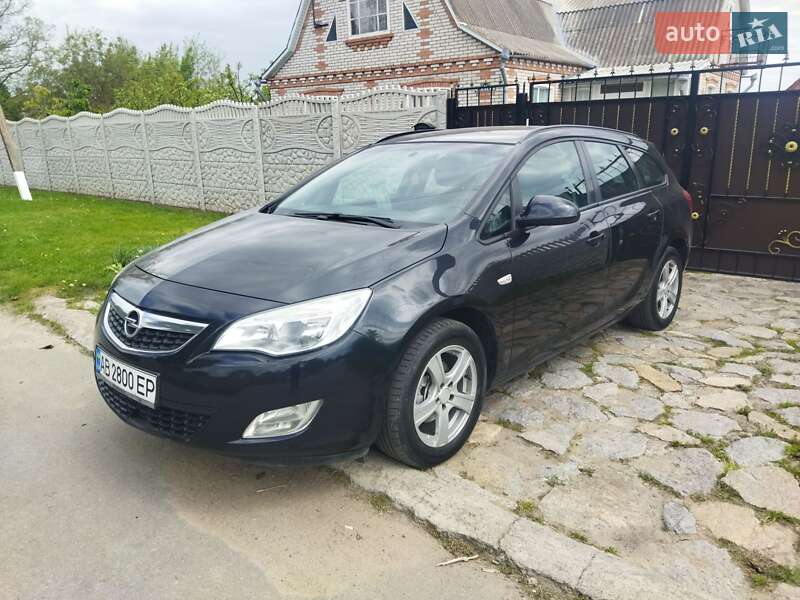 Универсал Opel Astra 2011 в Виннице