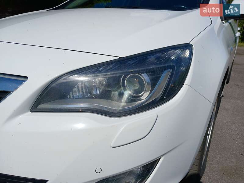 Універсал Opel Astra 2010 в Полтаві