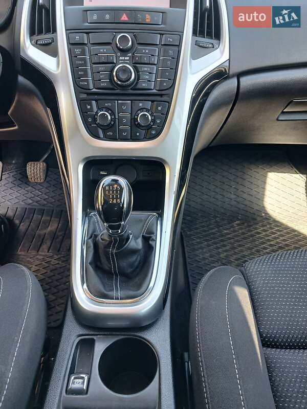 Універсал Opel Astra 2010 в Полтаві