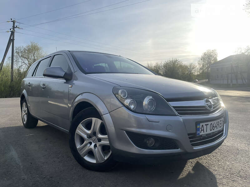 Универсал Opel Astra 2010 в Городенке