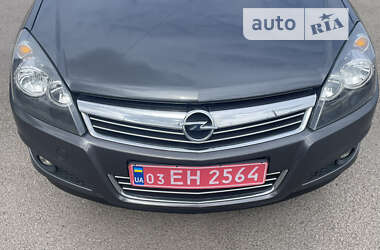 Универсал Opel Astra 2010 в Прилуках