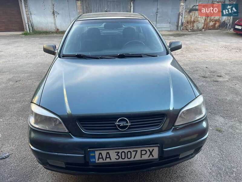 Седан Opel Astra 2004 в Киеве