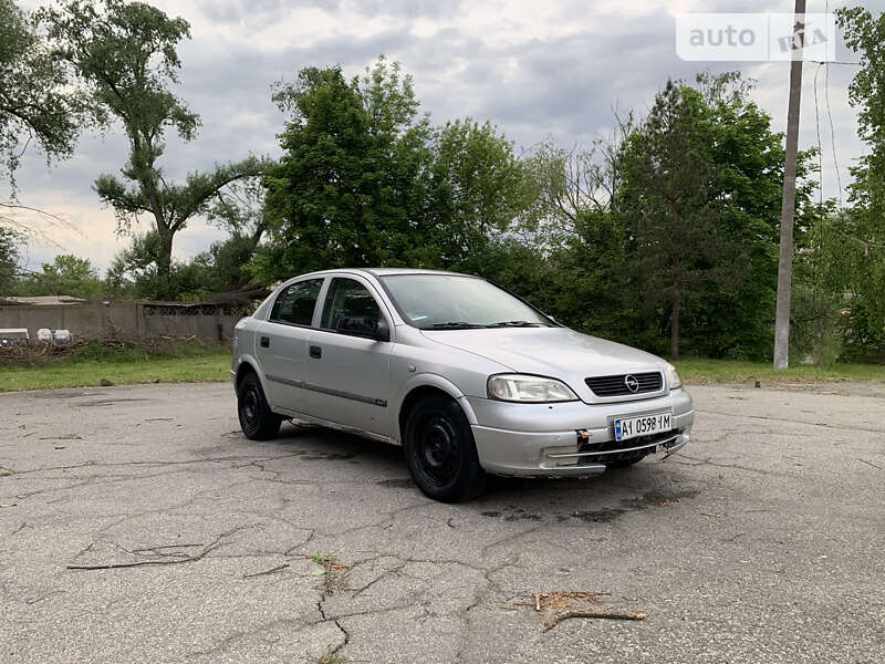 Хэтчбек Opel Astra 2000 в Тараще
