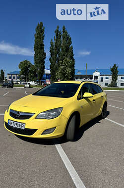 Універсал Opel Astra 2011 в Житомирі