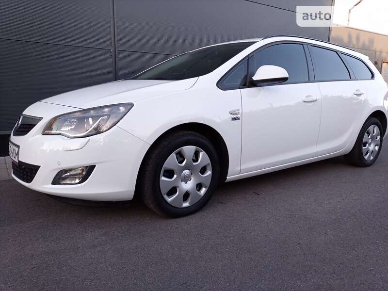 Універсал Opel Astra 2011 в Львові