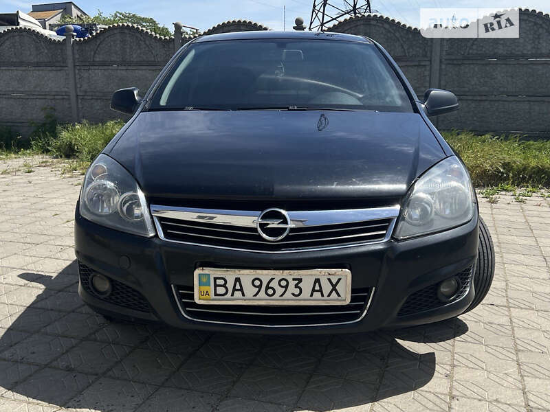 Хэтчбек Opel Astra 2012 в Николаеве