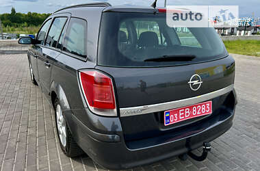 Універсал Opel Astra 2009 в Рівному