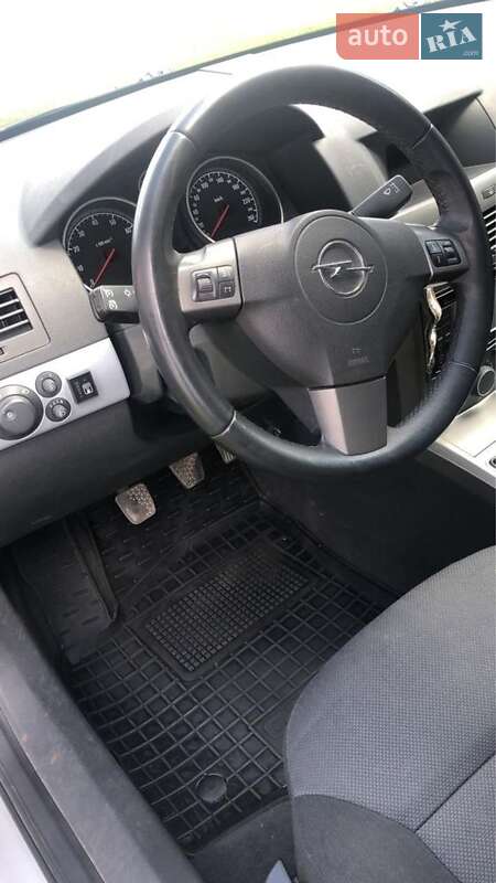 Універсал Opel Astra 2006 в Харкові
