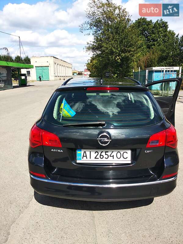 Универсал Opel Astra 2013 в Казатине
