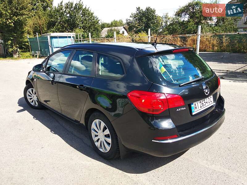 Универсал Opel Astra 2013 в Казатине