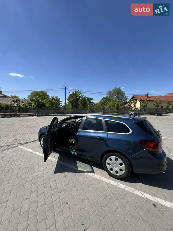Універсал Opel Astra 2012 в 