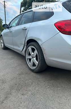 Универсал Opel Astra 2011 в Деражне