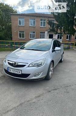 Универсал Opel Astra 2011 в Деражне