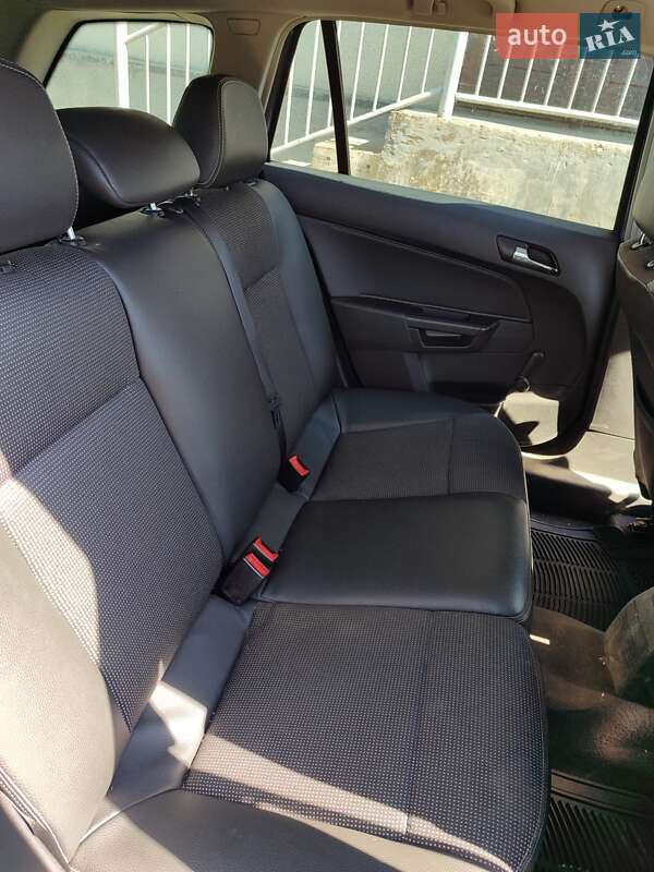 Універсал Opel Astra 2007 в Ужгороді