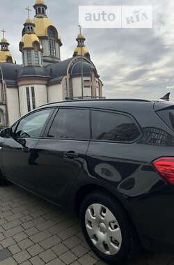 Універсал Opel Astra 2012 в Тернополі