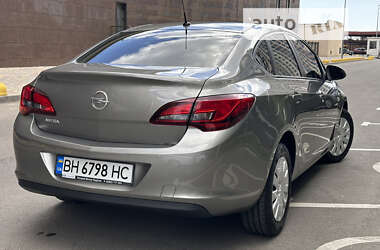 Седан Opel Astra 2016 в Одессе