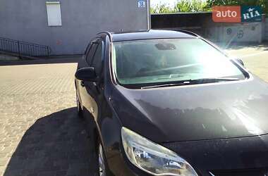 Универсал Opel Astra 2011 в Городке