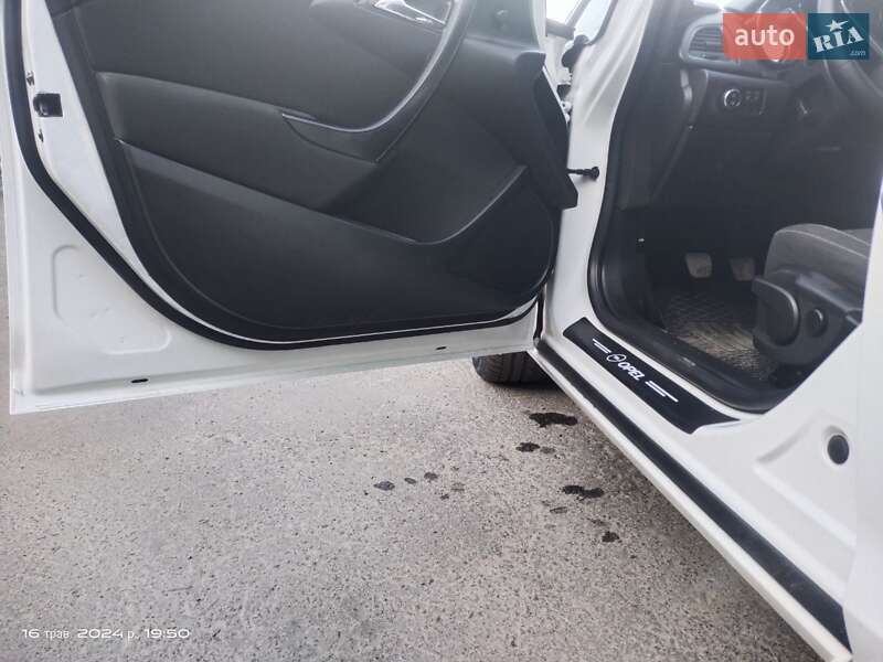 Универсал Opel Astra 2011 в Луцке