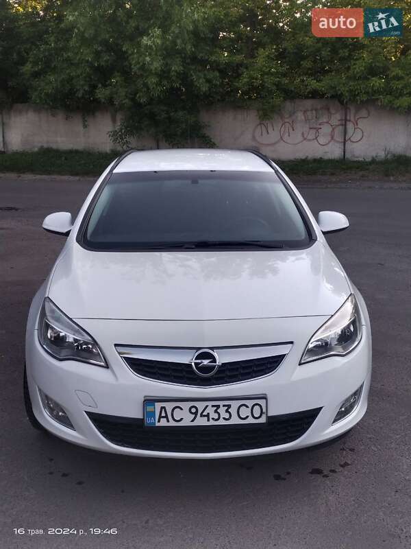 Opel Astra 2011