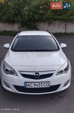 Универсал Opel Astra 2011 в Луцке