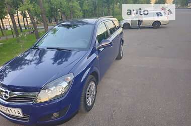 Универсал Opel Astra 2010 в Киеве