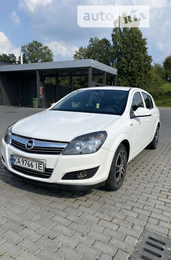 Opel Astra 2012