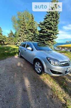 Универсал Opel Astra 2011 в Днепре