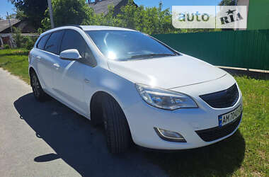 Універсал Opel Astra 2012 в Звягелі