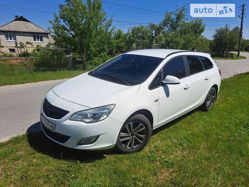 Універсал Opel Astra 2012 в Звягелі