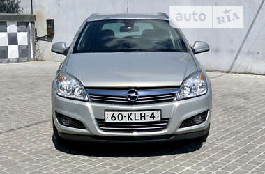 Универсал Opel Astra 2010 в Староконстантинове