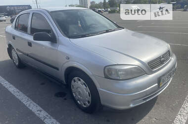 Седан Opel Astra 2005 в Киеве