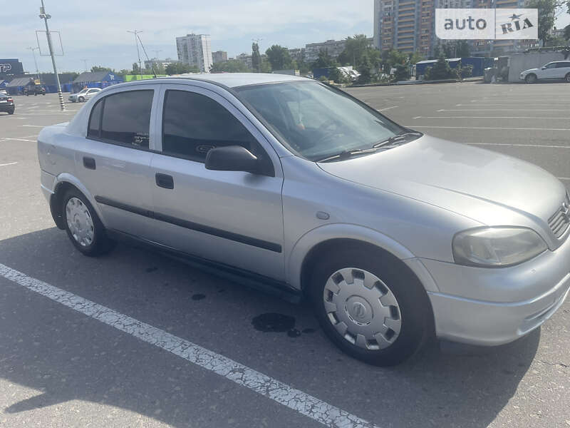 Седан Opel Astra 2005 в Киеве