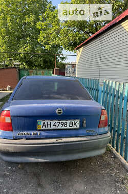 Седан Opel Astra 1994 в Покровске