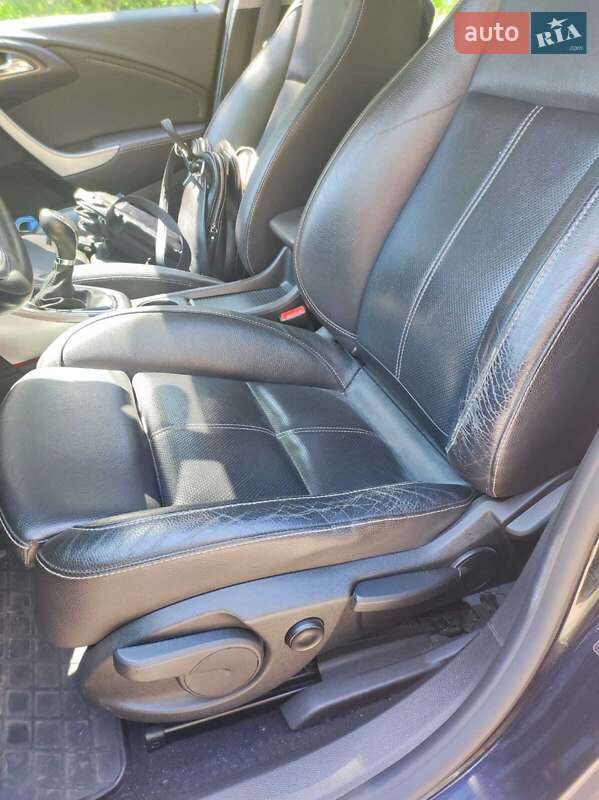 Универсал Opel Astra 2011 в Житомире