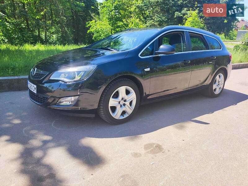 Универсал Opel Astra 2011 в Житомире