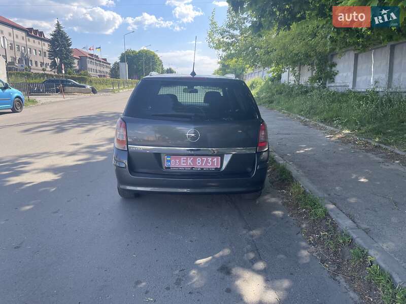 Універсал Opel Astra 2009 в Луцьку