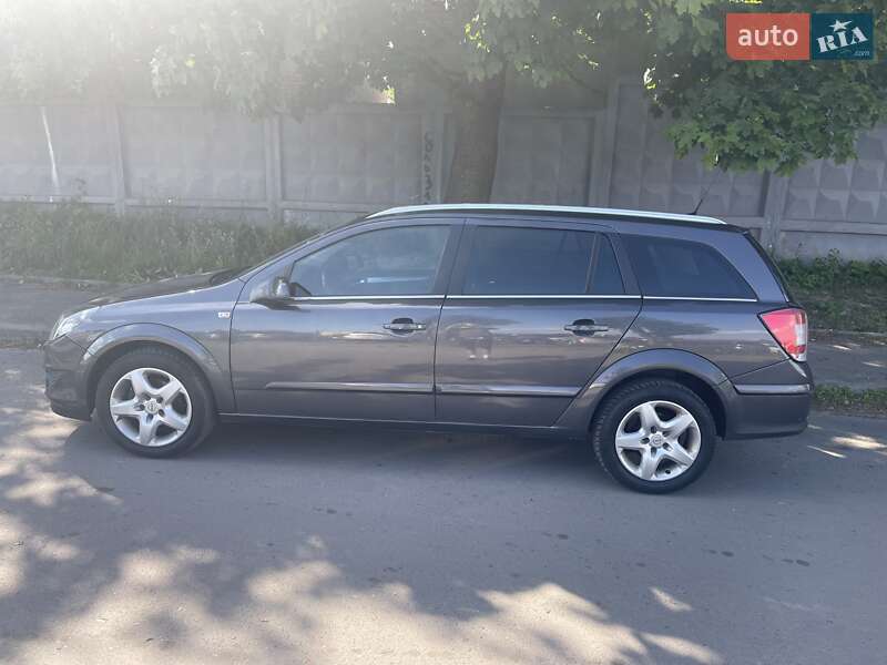 Універсал Opel Astra 2009 в Луцьку