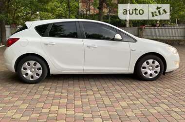 Хэтчбек Opel Astra 2010 в Олевске