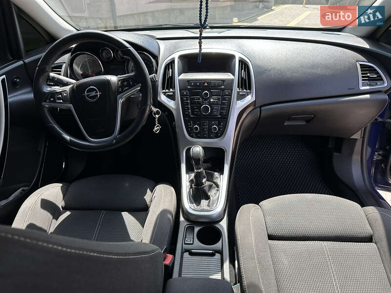 Универсал Opel Astra 2011 в Бучаче