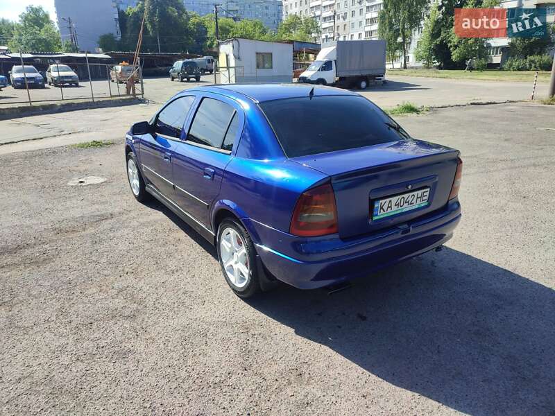 Седан Opel Astra 2004 в Запорожье