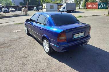 Седан Opel Astra 2004 в 