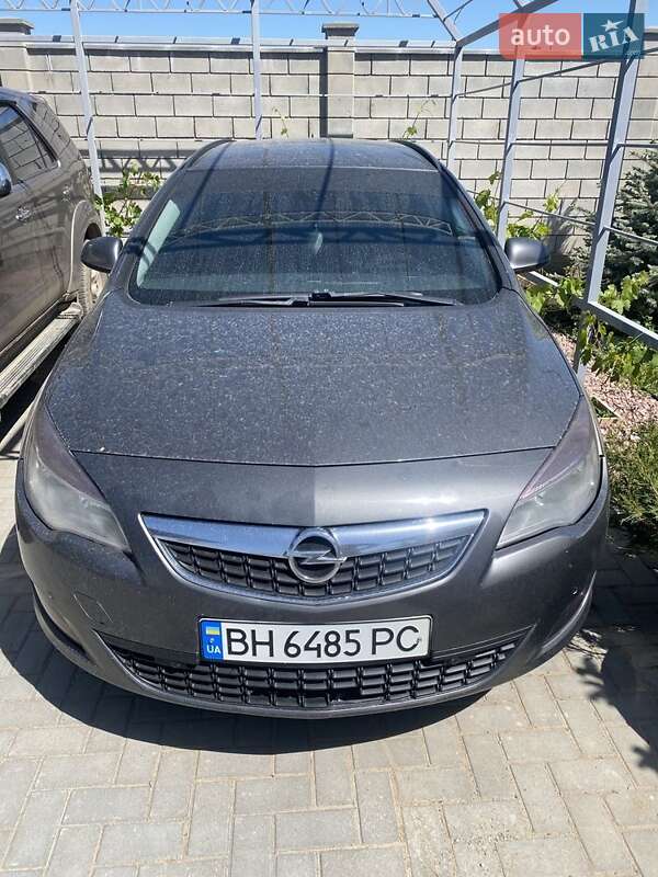 Универсал Opel Astra 2011 в 